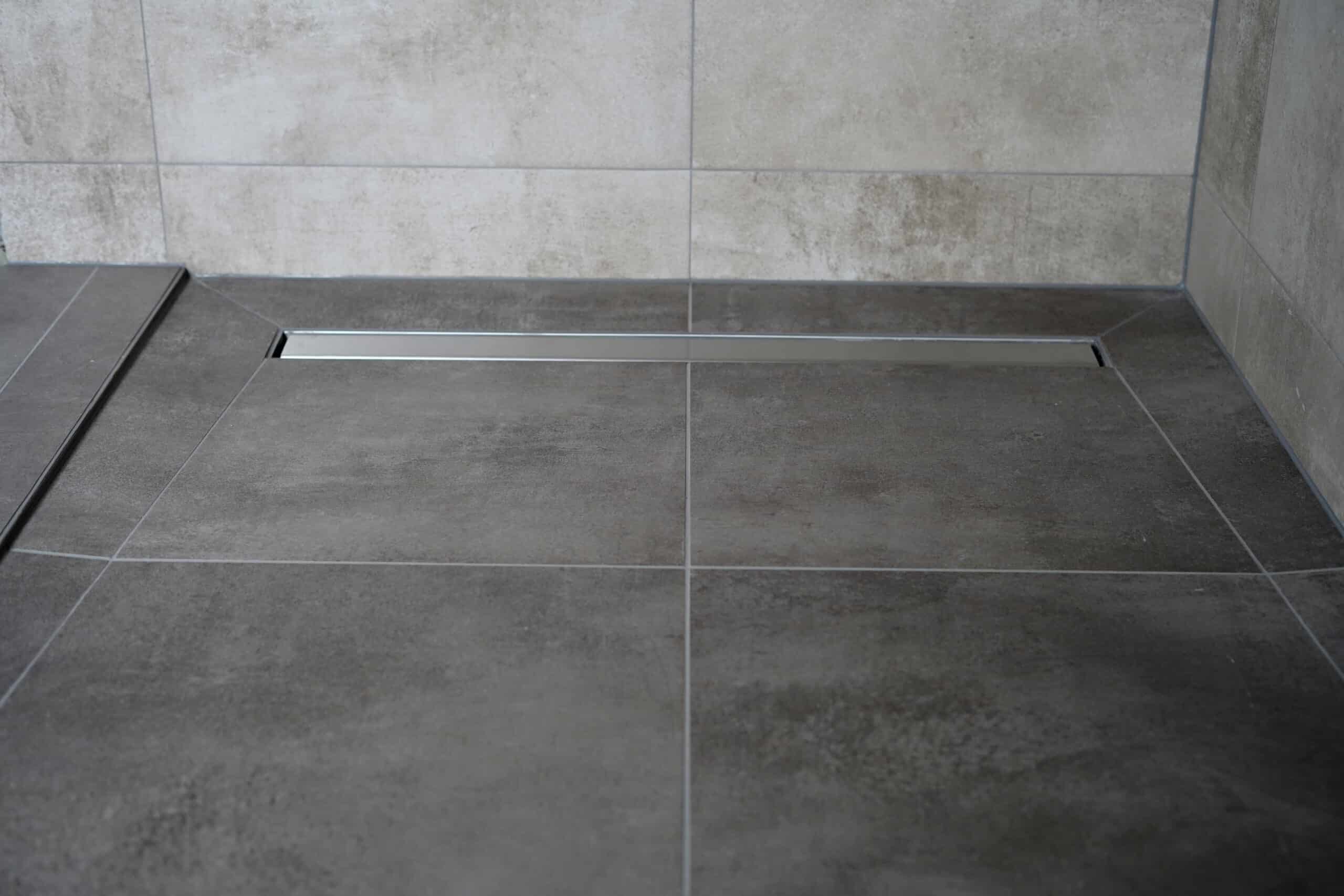 Die Dusche reinigen: Dichtungen wie neu sauber.